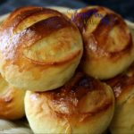 how to bake pinagong or pan de monay